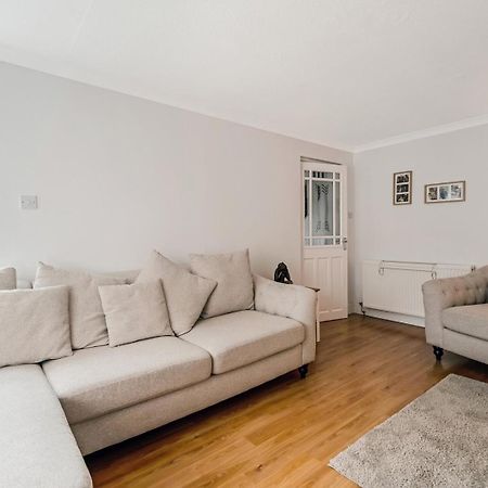 Centrally Situated 1 Bedroom House In 컴버널드 외부 사진