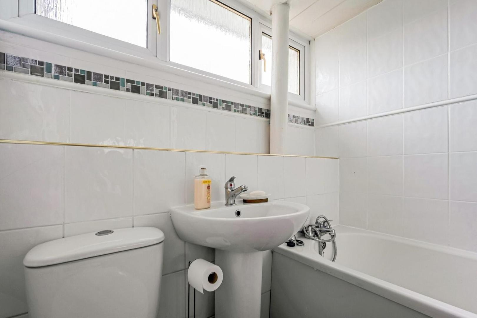 Centrally Situated 1 Bedroom House In 컴버널드 외부 사진
