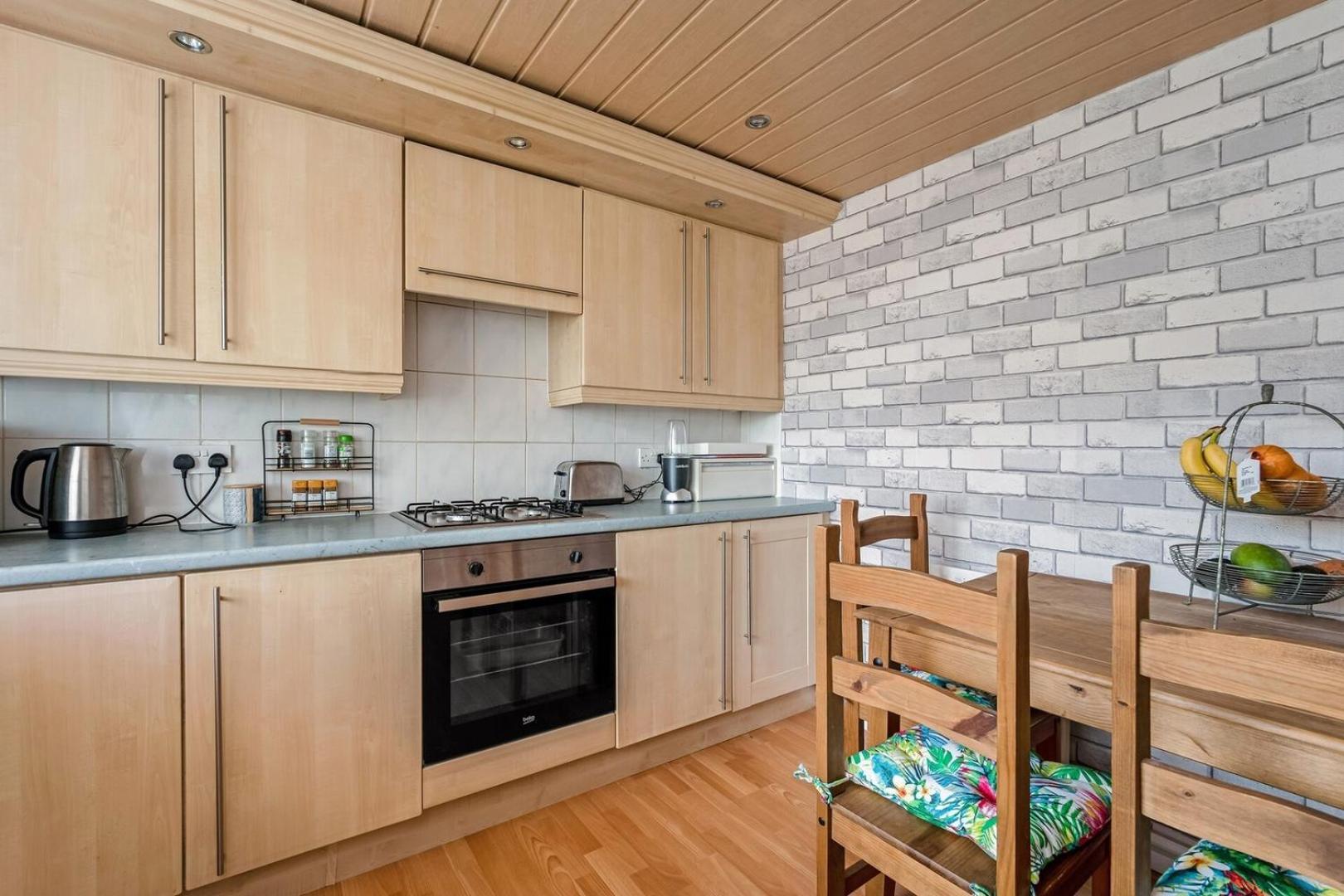 Centrally Situated 1 Bedroom House In 컴버널드 외부 사진