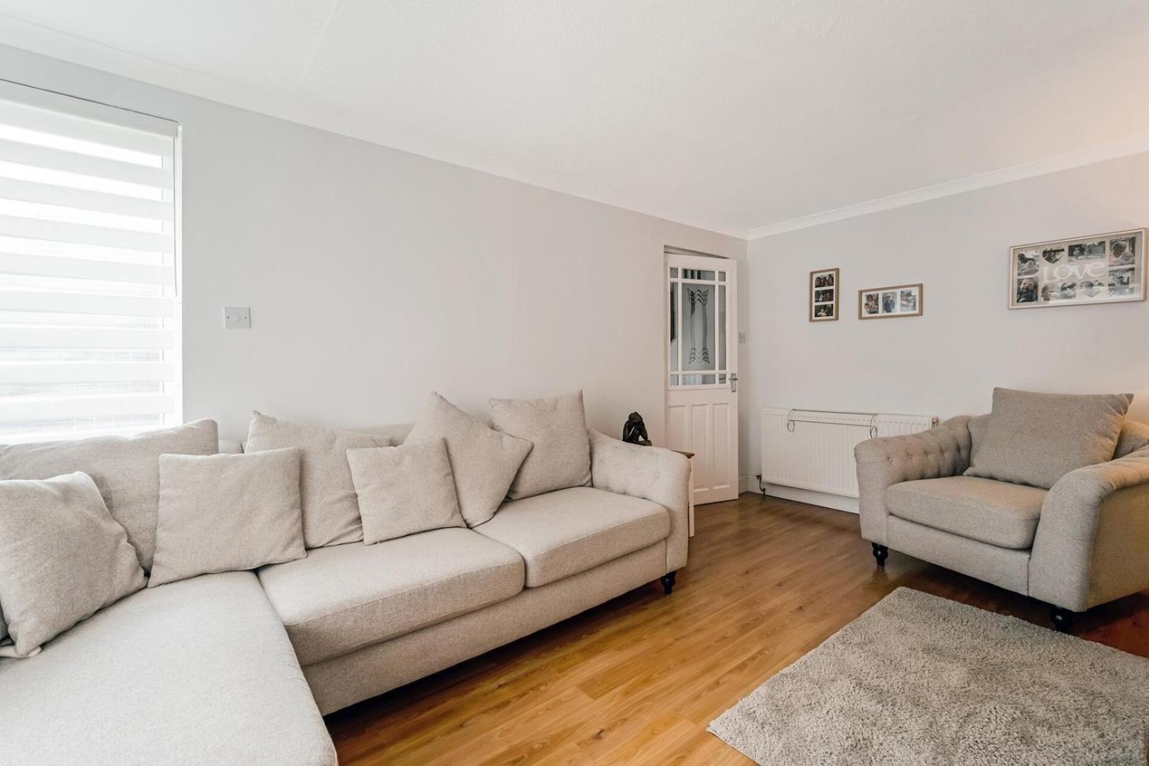 Centrally Situated 1 Bedroom House In 컴버널드 외부 사진