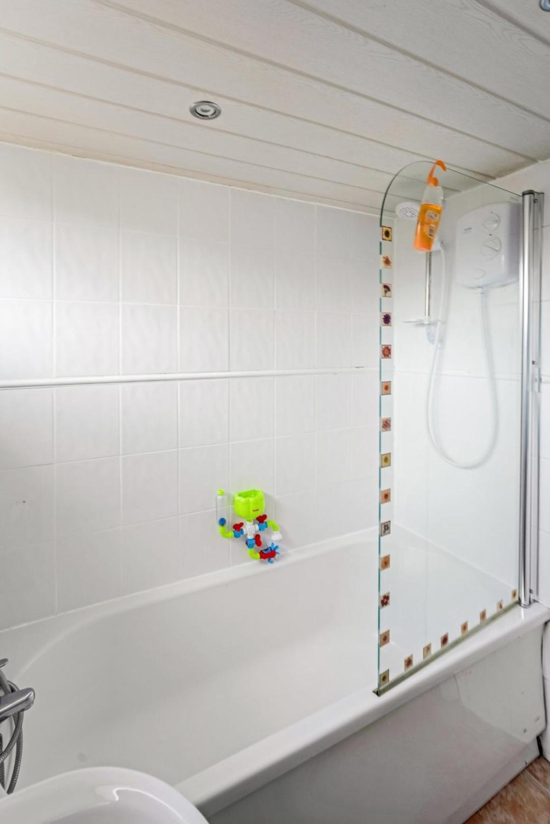 Centrally Situated 1 Bedroom House In 컴버널드 외부 사진